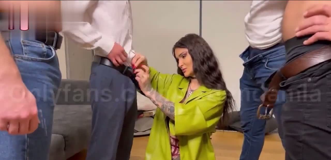 Damla Özden dört erkeğin arasında