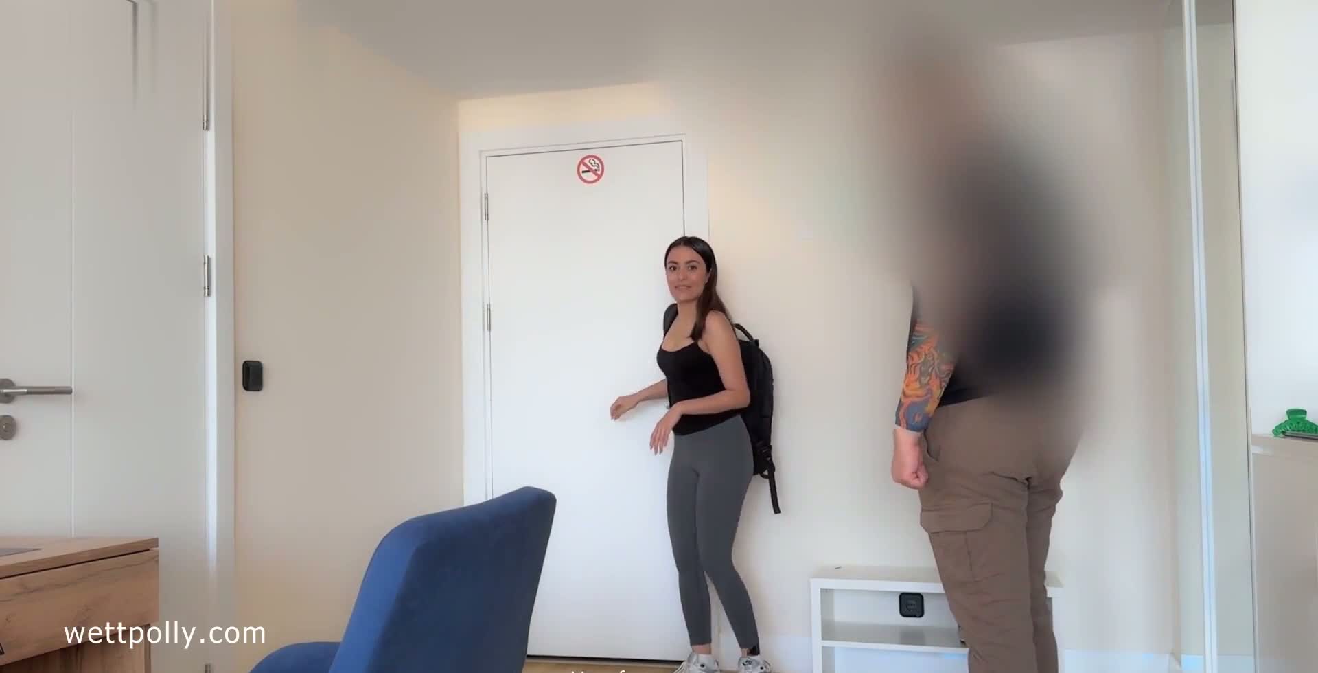 Annesinin gün arkadaşı olgun Zümrüt’ü yatakta deli gibi sikiyor